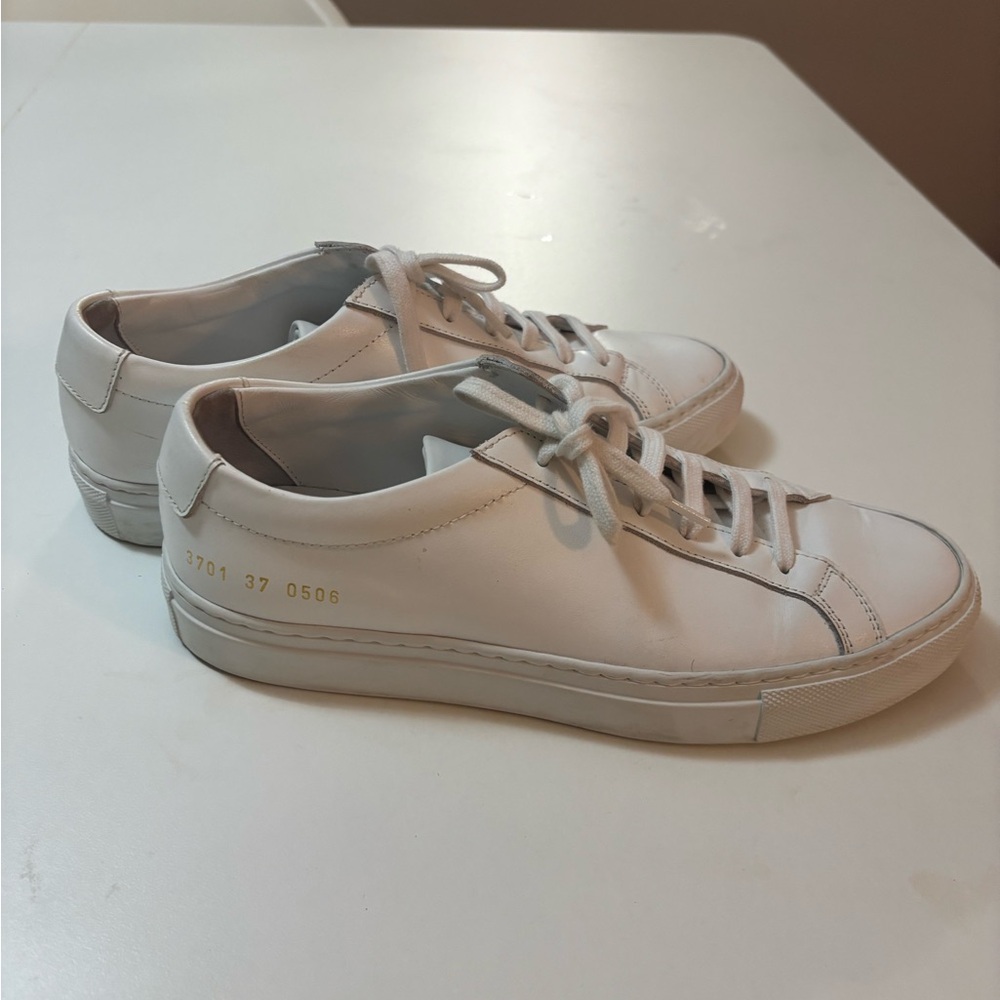 Common Projects White Leather Low-Top Sneakers with Gold Foil Detail - Picture 2 of 8